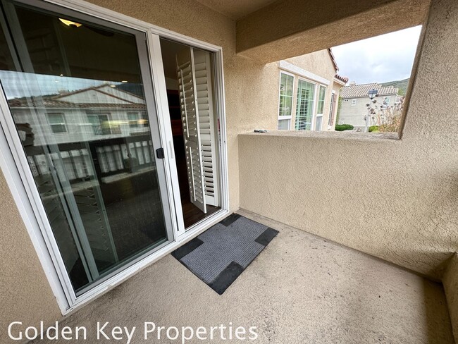 Building Photo - Move-in ready 2BR / 2BA townhome in San Marcos!