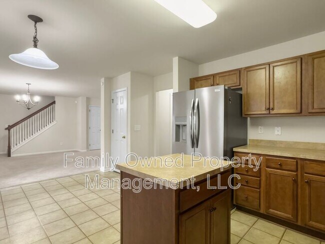 Building Photo - 8753 Red Oak Dr