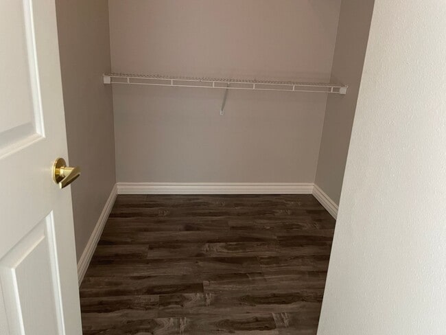 Building Photo - 2 Bedroom Summerlin Condo - Gated community