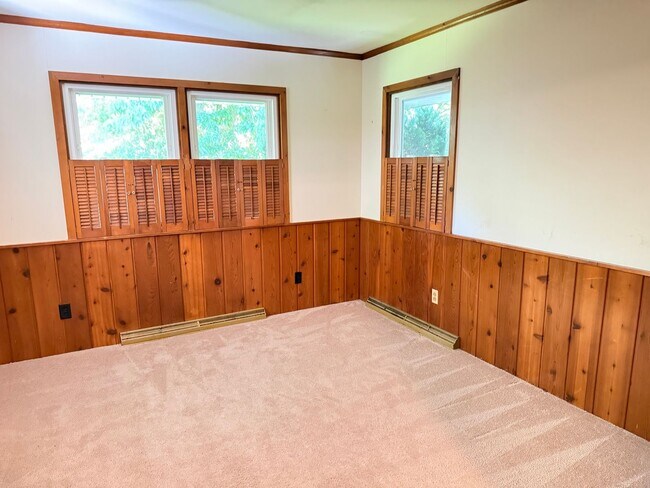 Building Photo - Charming 2 BR house in quiet Normal neighborhood