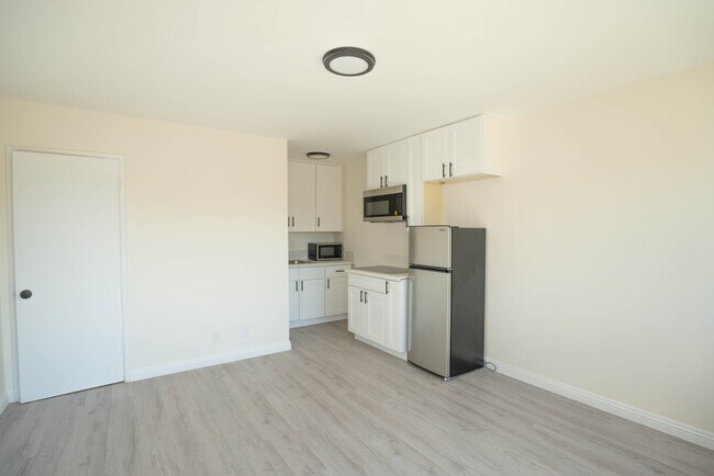 Primary Photo - 825 W 167th St