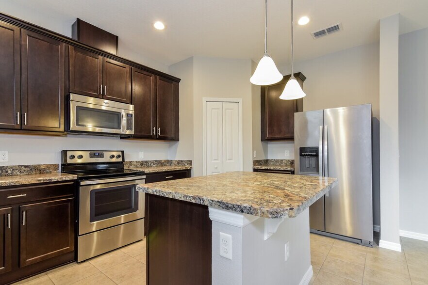 Building Photo - 1309 Canyon Oaks Dr