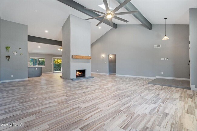 Building Photo - 8635 Via De Ln