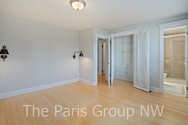 Building Photo - Exceptional Green Lake 3BR * Gorgeous In &...
