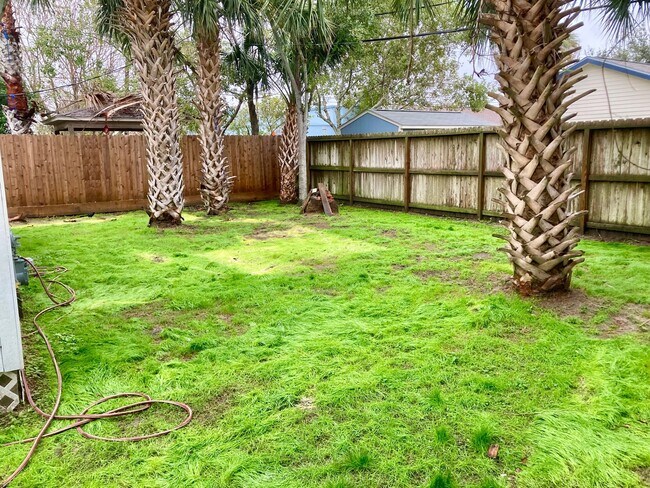 Building Photo - 103 Trout Ave