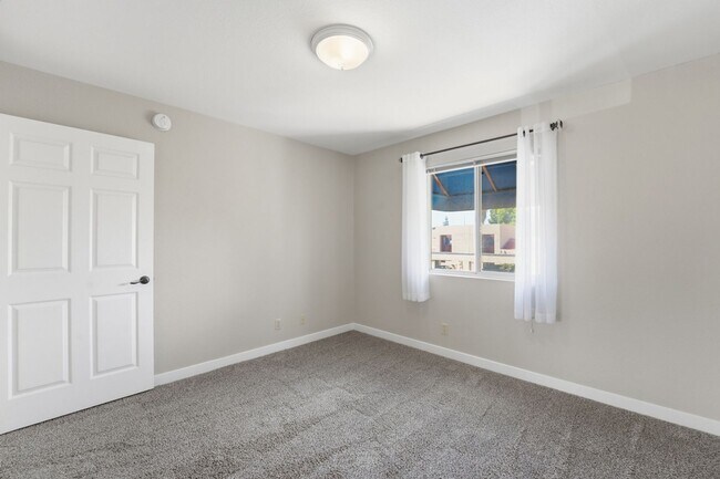 Building Photo - Fully Updated 2 Bed Mesa Condo | Quartz Counters + Pool & Spa