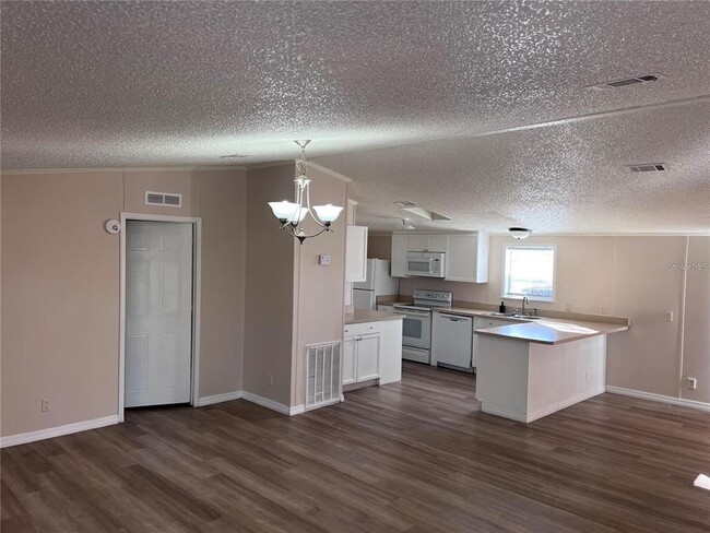 Building Photo - 3214 Silver Lake Ct