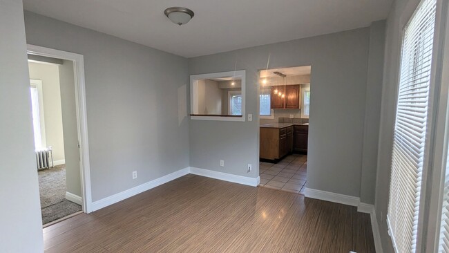 Building Photo - 2 Silver Pl