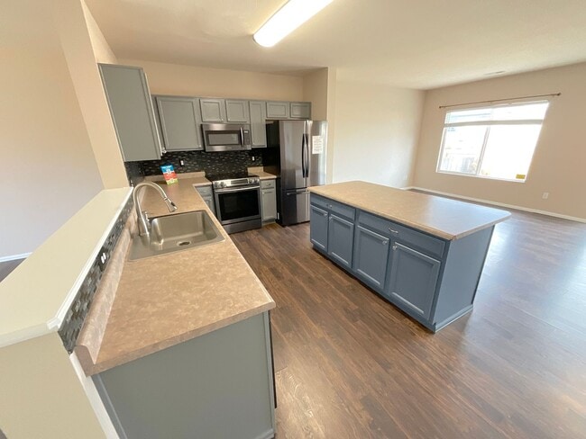 Building Photo - 3 Bedroom Home Available Near N Powers Blvd & Dublin Blvd!