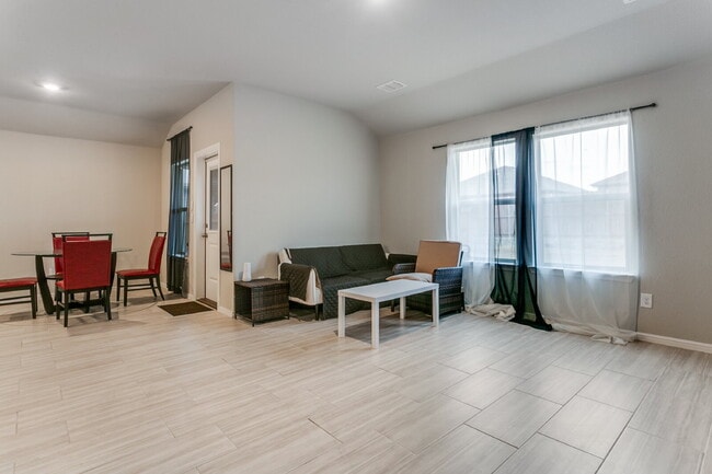 Building Photo - Stylish 4-Bedroom Home in Justin