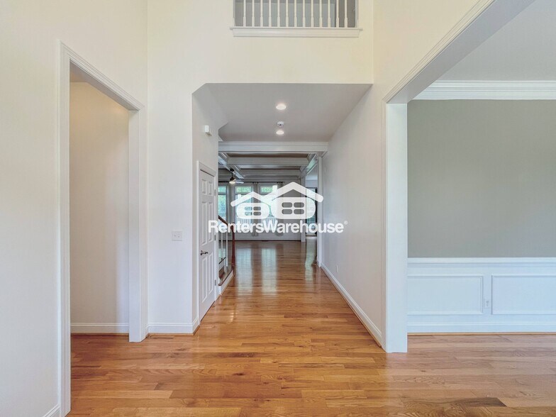 Building Photo - 816 Gilchrist Ct