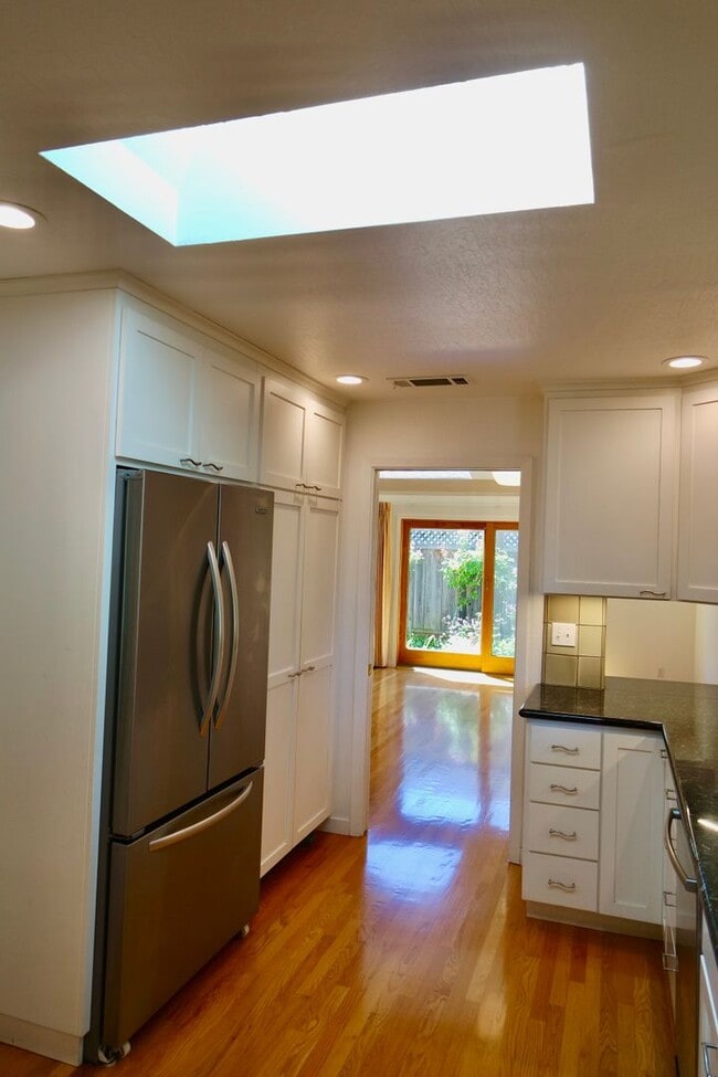 Building Photo - Third-Acre of Serenity
