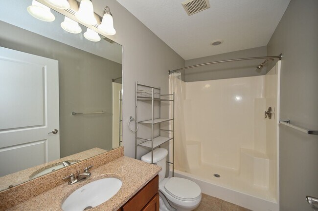 Building Photo - Stunning Condo in Excellent Salt Lake Loca...