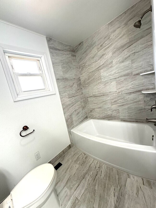 Building Photo - 6330 Foliage Rd