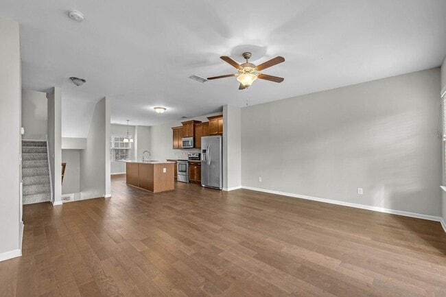 Building Photo - Middle Tennessee Blvd Townhome