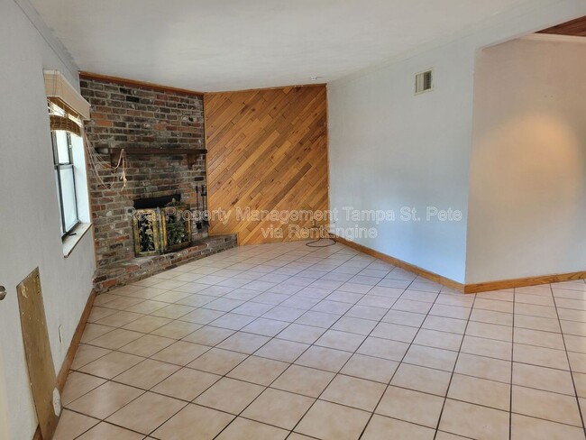 Building Photo - 4311 S Thatcher Ave