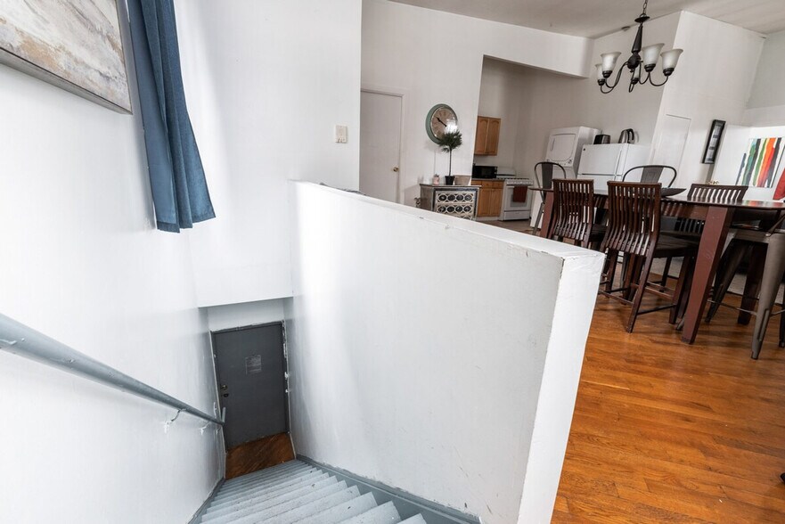 Building Photo - 2257 1st Ave