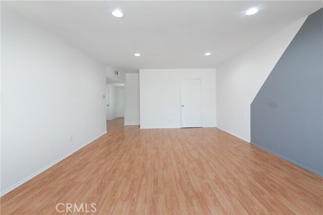 Building Photo - 5412 Lindley Ave