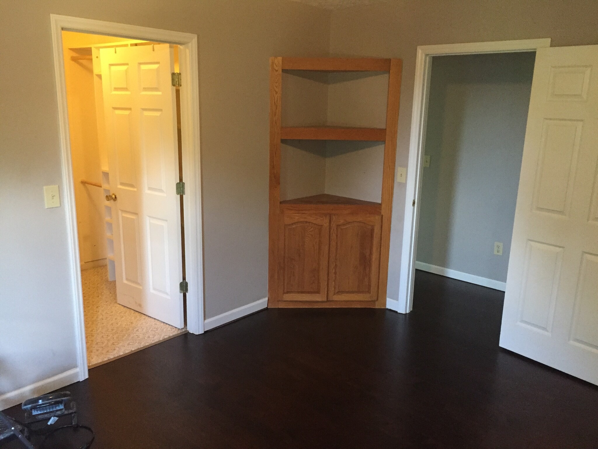 Building Photo - 251 Rembrandt Dr