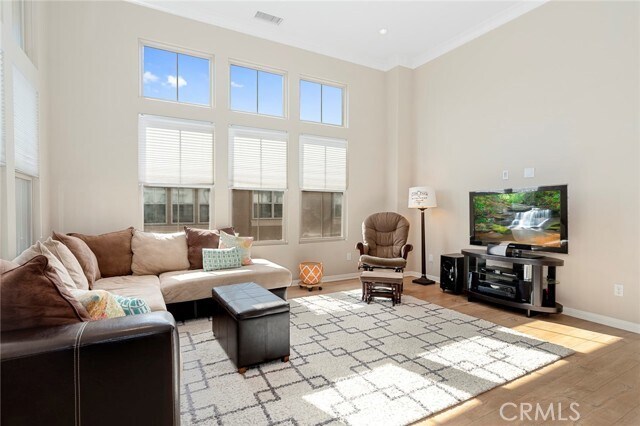 Building Photo - 129 Thornhurst
