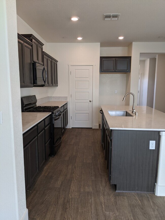 Building Photo - 2312 Vaca Way