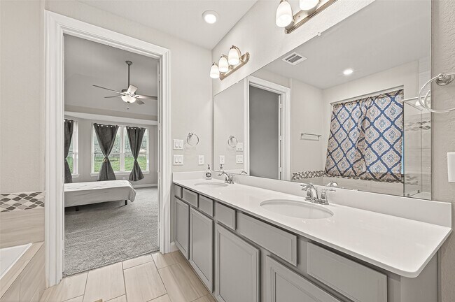 Building Photo - 17685 Martin Crk Ln