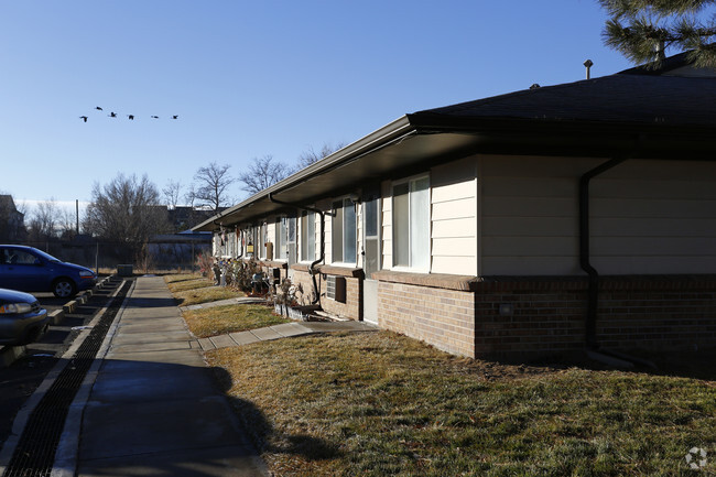 Primary Photo - Kearney Plaza Apartments