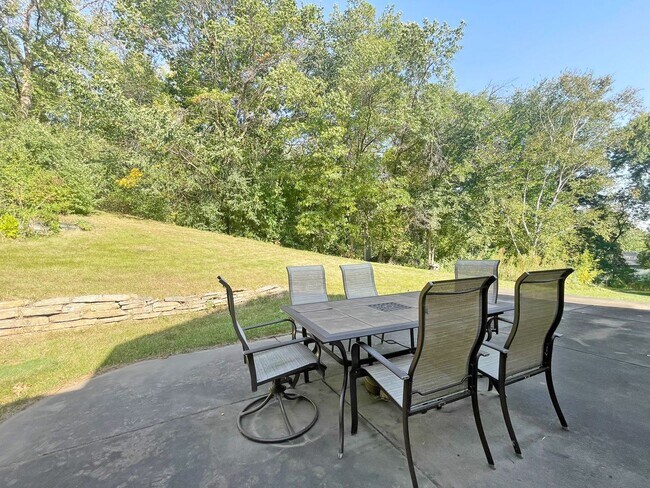 Building Photo - 4-Level Home with Fireplace & Big Yard is ...