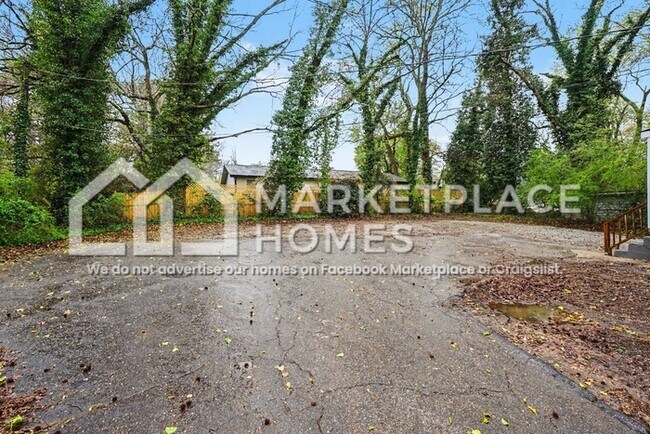 Building Photo - 5799 Redan Rd