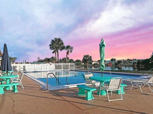 Building Photo - 13543 Longwood Ave