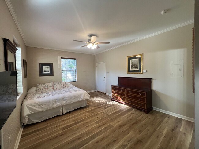 Building Photo - Bendel Gardens Apartment