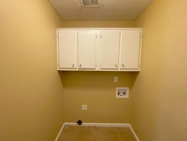 Building Photo - 6930 Autumnhill Ln