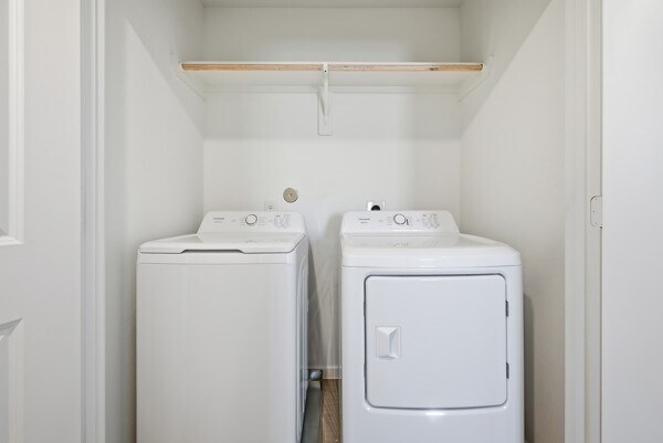 Building Photo - 3037 Fantasy Ter Dr