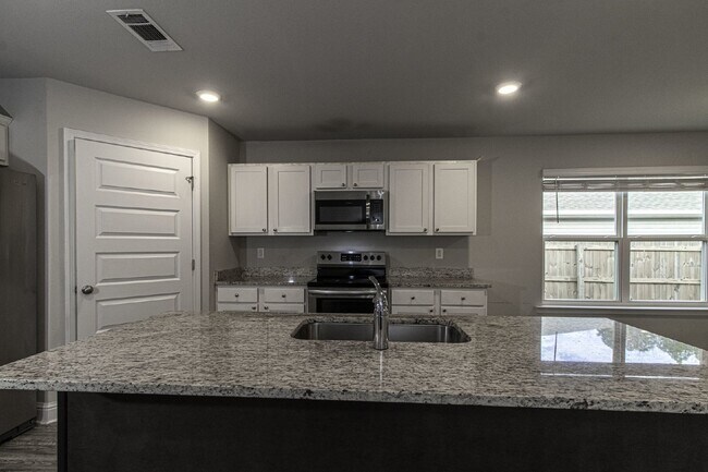 Building Photo - "Spacious 4 Bed, 2 Bath Home in Biloxi, MS - A Must-See Rental Property!"