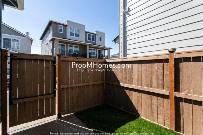 Building Photo - 3614 SE Nebula Ln