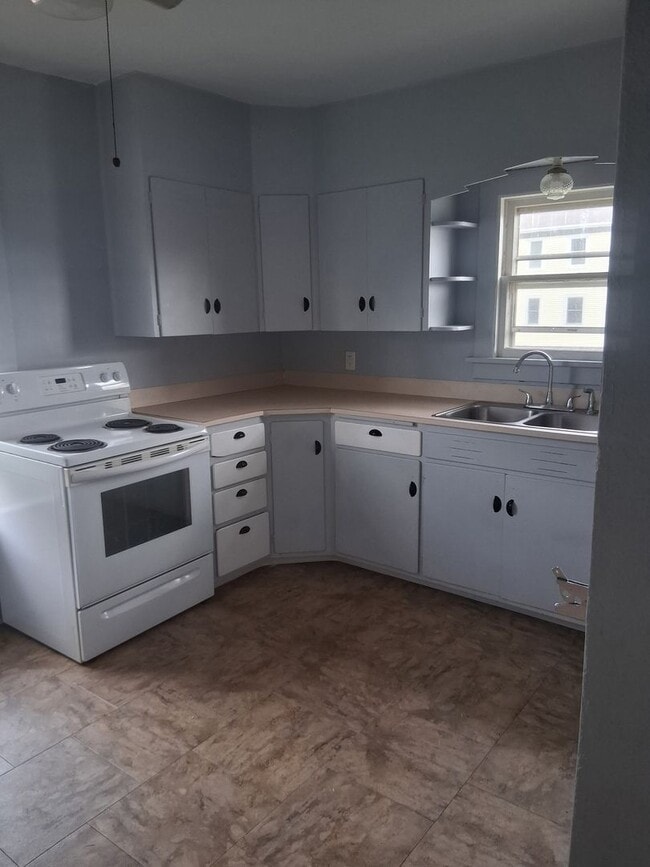 Building Photo - Chariming 2 bedroom Duplex in Quiet Neighborhood