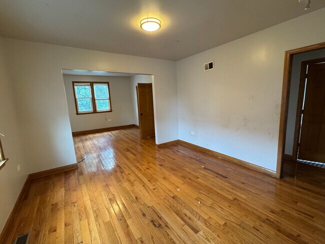 Building Photo - 605 Forsythe Ave