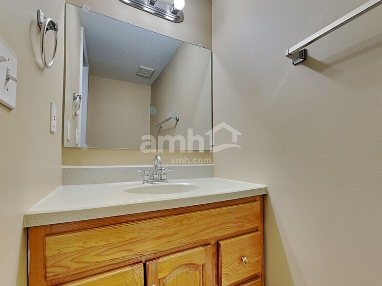 Building Photo - 6083 Weber Oaks Dr