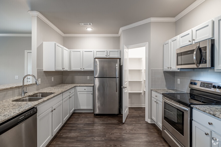 3BR, 2.5BA - Kitchen - Buckeye Crossing Townhomes