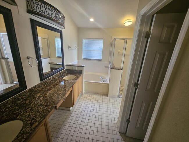 Building Photo - 536 Eagle Pointe S