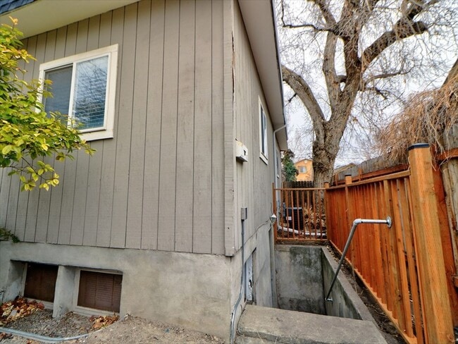 Building Photo - 1066 E Emerson Ave