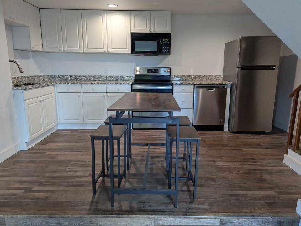 Building Photo - 2219 11th Ave W