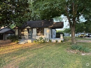 Building Photo - 3 Bed 1 Bath home minutes from everything ...