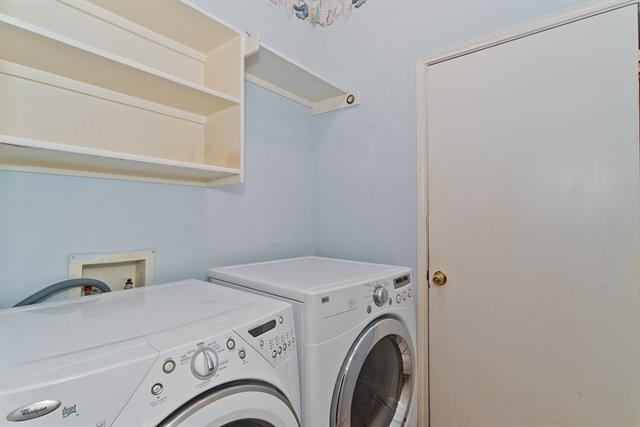 Building Photo - 3700 Villanova Dr