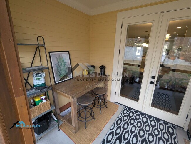 Building Photo - 2975 Carolyn Dr