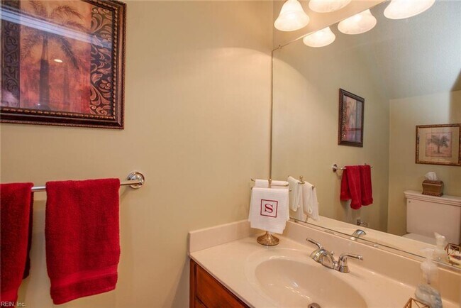 Building Photo - 3 Bedroom 2.5 Bath Townhouse style Condo in Great Neck