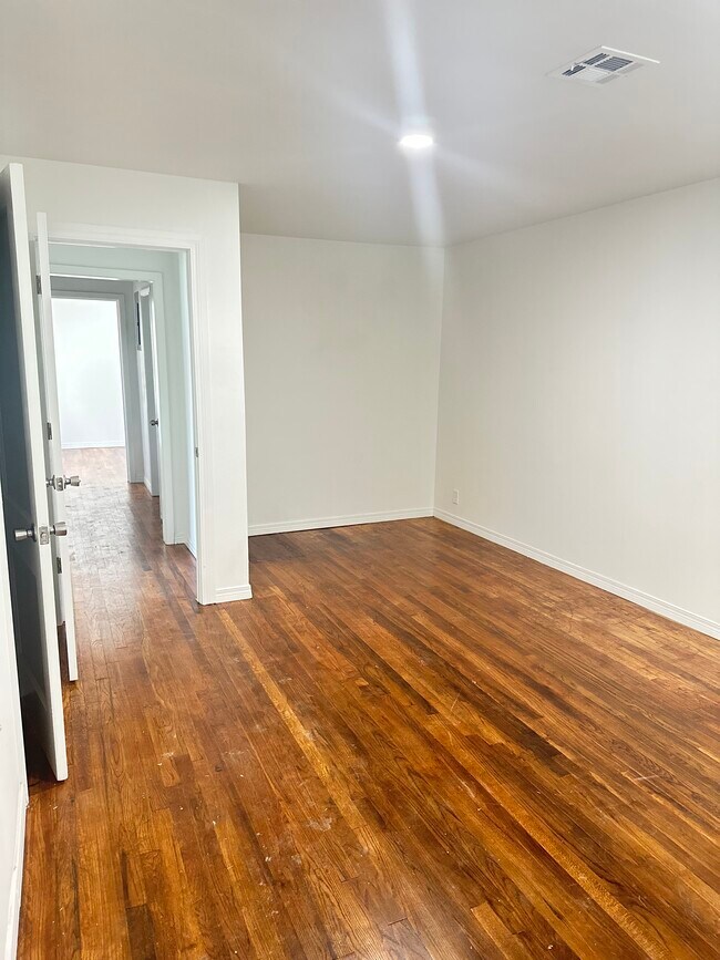 Building Photo - 1137 S 73rd E Ave