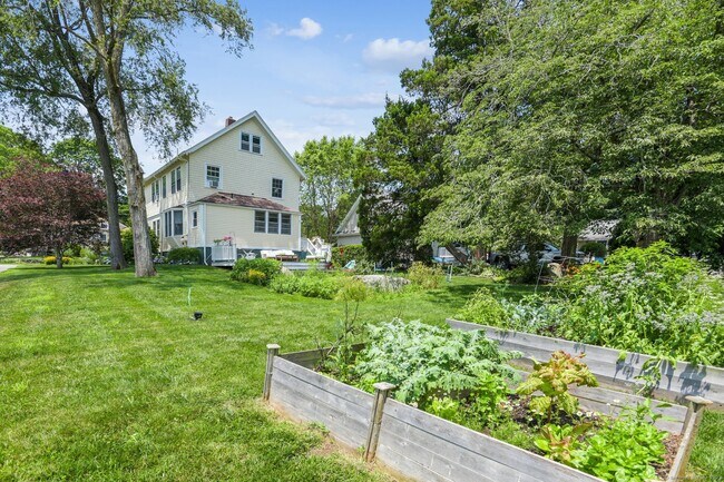 Building Photo - 24 Warren Ave