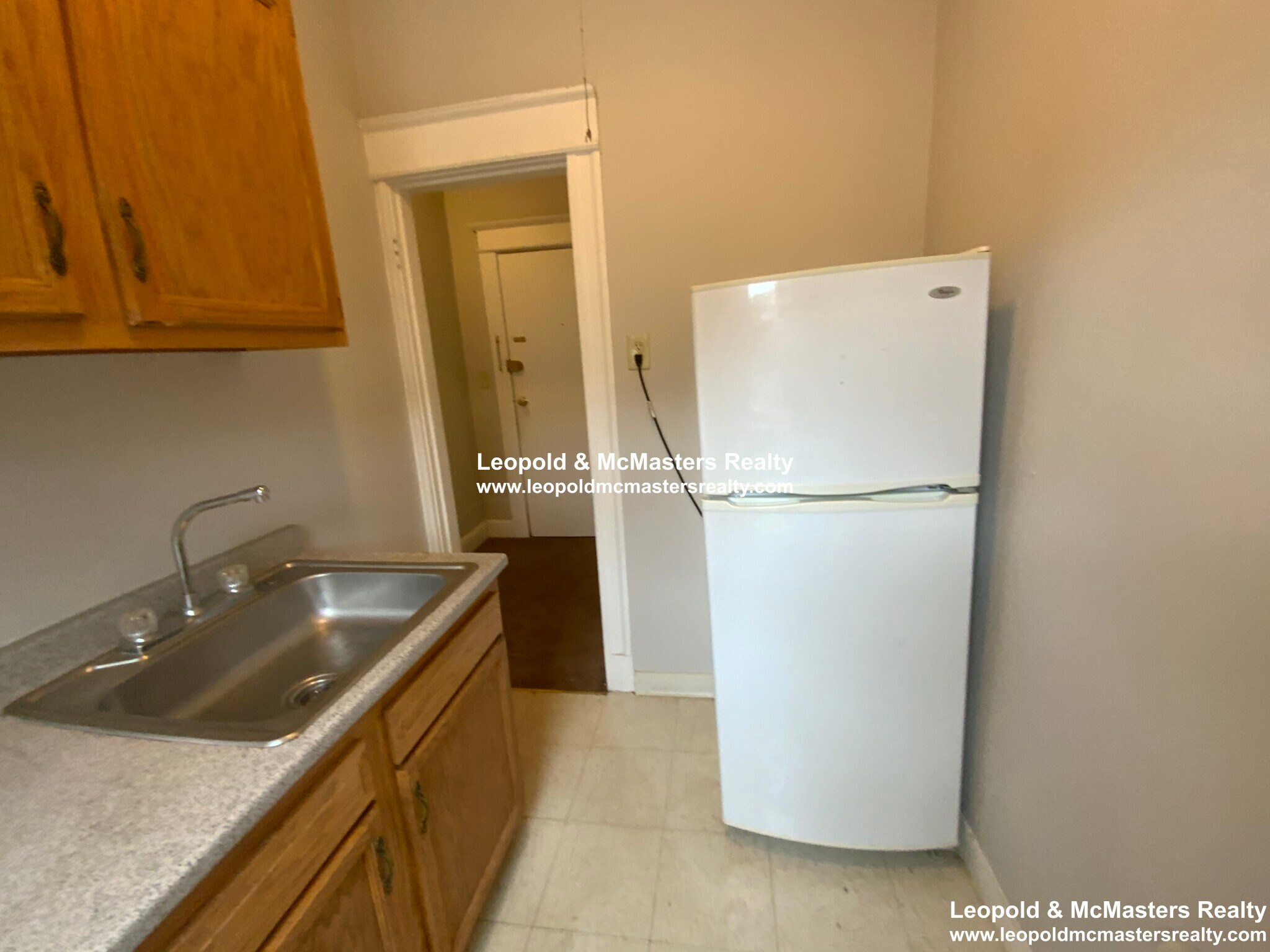 Building Photo - 68 Woodstock Ave