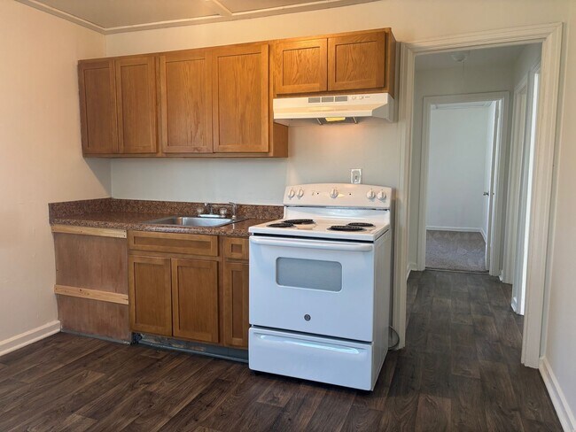 Building Photo - 2 Bed, 1 Bath home located in Greensboro!